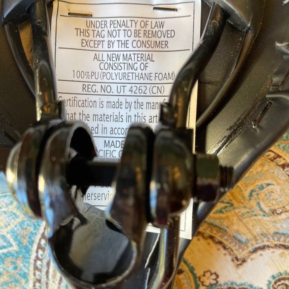 SCHWINN bike seat 10.5" long, 6" wide, mountain, new with no tags - Picture 6 of 6